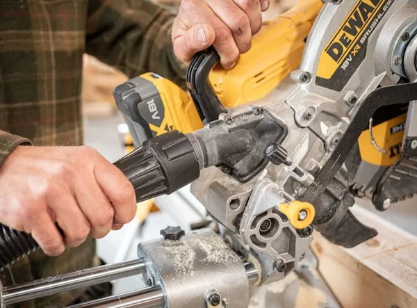 Аккумуляторная торцовочная пила DeWALT DCS782N — изображение 7