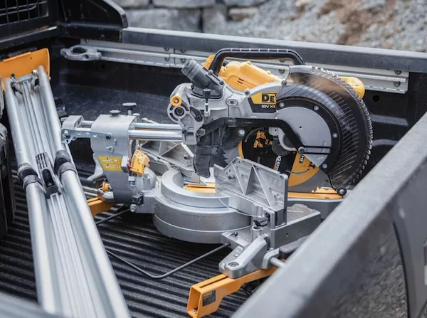 Аккумуляторная торцовочная пила DeWALT DCS782N — изображение 9