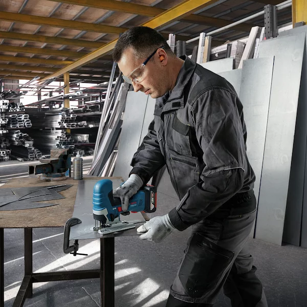 Аккумуляторная лобзиковая пила Bosch GST 185-LI 06015B2022 — изображение 6