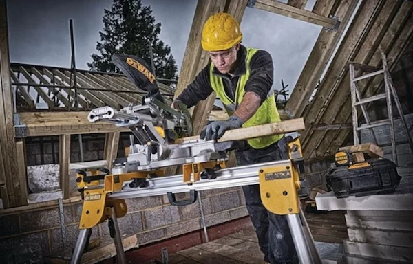 Аккумуляторная торцовочная пила DeWALT DCS365N — изображение 5