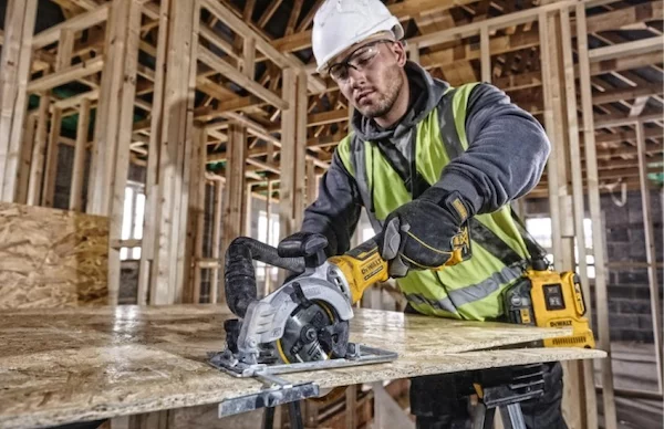 Аккумуляторная циркулярная пила DeWalt DCS571E1T — изображение 7