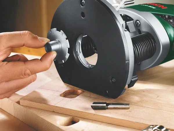 Фрезер Bosch POF 1400 ACE 060326C820 — изображение 3