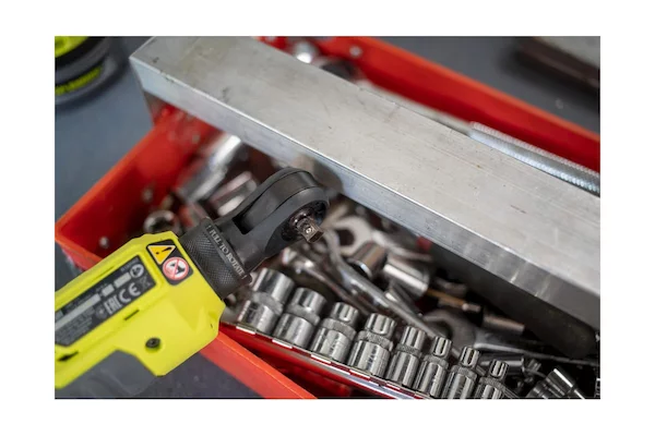 Аккумуляторная трещотка Ryobi R18RW2-0 5133004833 — изображение 9